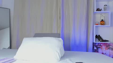 selenafox online show from November 5, 1:55 am