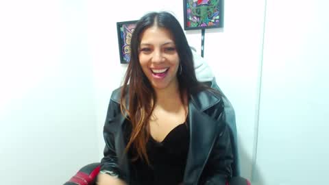 Snapshot of selenakyle92_ chatting on December 23, 6:27 pm Selena online show from December 23, 6:27 pm