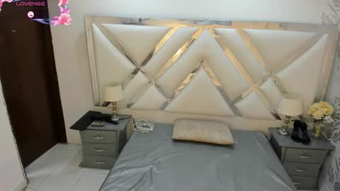 Selena reyess online show from December 19, 12:30 pm