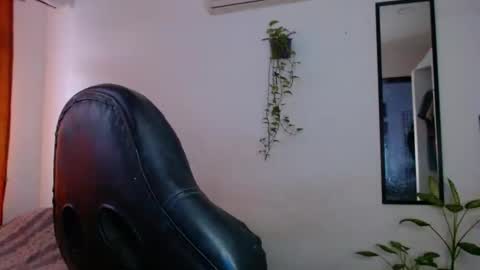 Snapshot of selene_vega_ chatting on March 6, 2:18 pm INDEPENDENT model Instagram selenevega08 online show from March 6, 2:18 pm