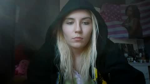 Snapshot of selenebaby chatting on January 2, 4:02 pm Selene online show from January 2, 4:02 pm
