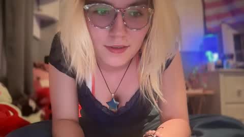Snapshot of selenebaby chatting on February 19, 4:12 am Selene online show from February 19, 4:12 am