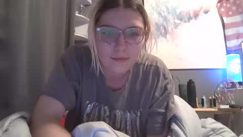 Snapshot of selenebaby chatting on January 19, 6:42 am Selene online show from January 19, 6:42 am