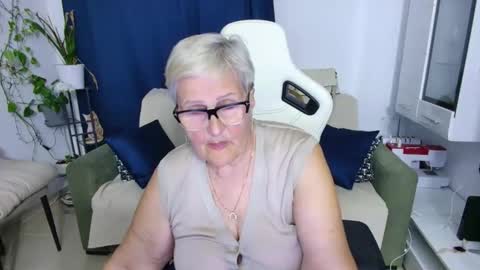 Selenna online show from May 8, 5:05 pm