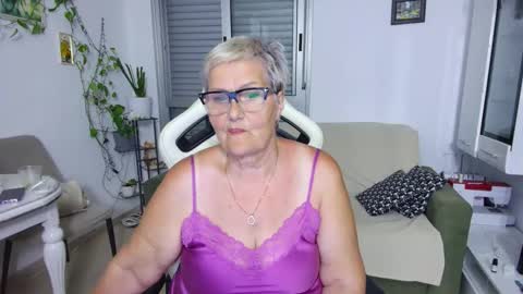 Selenna online show from May 18, 5:30 pm
