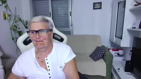 Selenna online show from May 19, 5:53 pm