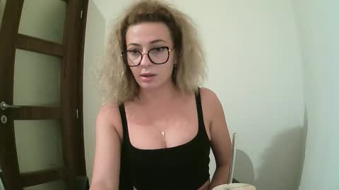 Selenna online show from September 24, 7:24 pm
