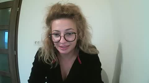 Selenna online show from October 1, 1:49 pm