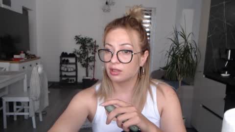 Selenna online show from July 12, 3:02 pm