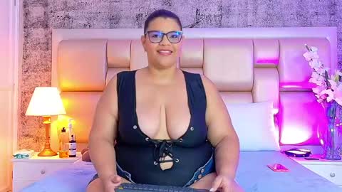 Selenna Cooper online show from May 1, 11:46 am