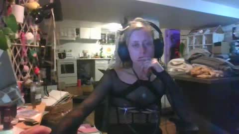 Snapshot of self_taught_dawn chatting on October 9, 11:20 pm Dawn online show from October 9, 11:20 pm
