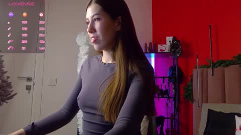 Nicole online show from December 18, 2:27 am