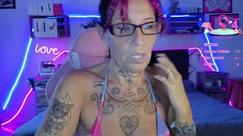 Selvaggia Del Caribe online show from November 17, 4:40 pm