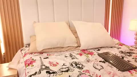 Sensual Kim77 online show from May 16, 12:48 pm