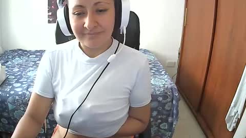 Snapshot of senthix1983 chatting on February 21, 8:27 pm senthix heyy promo en OnlyFans aprovecha 85 descuento online show from February 21, 8:27 pm