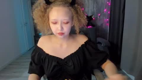 senya_sol online show from July 8, 9:50 pm