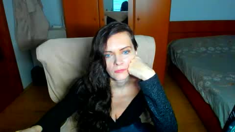 sexqueen1111 online show from May 7, 7:12 am