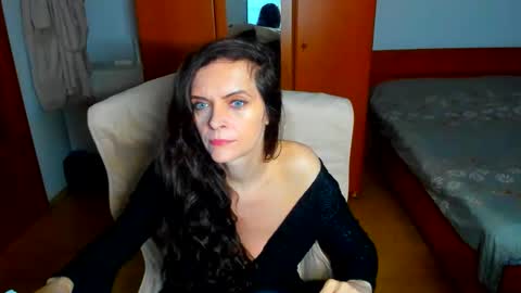 sexqueen1111 online show from May 3, 5:00 am