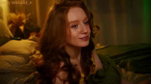 Snapshot of sexualiz_e chatting on October 25, 9:21 pm Liz online show from October 25, 9:21 pm