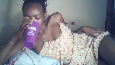 sexxy_curvy23 online show from May 18, 4:07 am