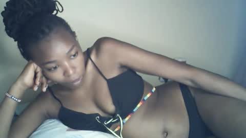 sexxy_curvy23 online show from May 14, 5:24 am