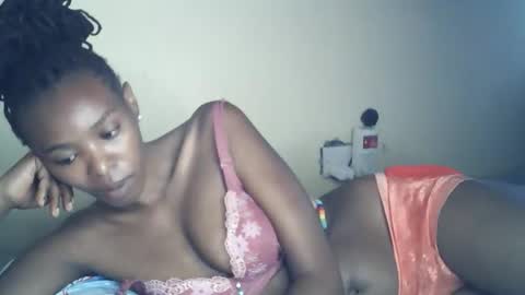 sexxy_curvy23 online show from May 6, 8:07 am