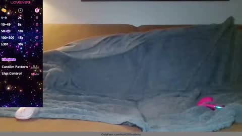 Snapshot of sexy420girl5 chatting on October 9, 8:18 am sexy420girl5 online show from October 9, 8:18 am