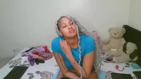 sexy_bluegirl online show from May 11, 1:40 am