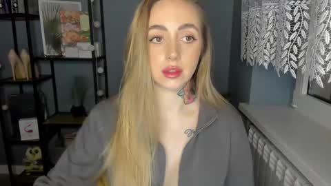 C o r a l i e online show from December 19, 3:08 pm