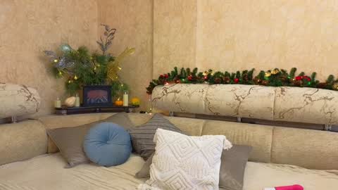 Leslie online show from December 10, 11:11 am