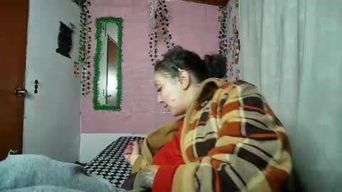 sexy lolas online show from April 30, 5:45 am