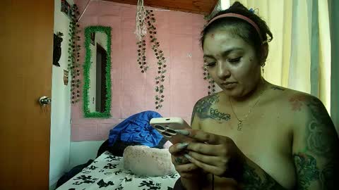 sexy lolas online show from February 3, 8:34 pm