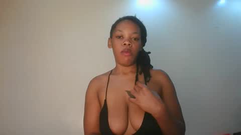 sexy_lyna online show from May 7, 5:12 am