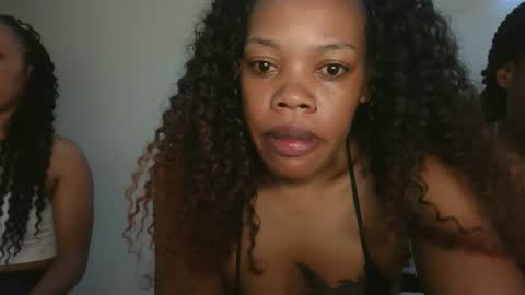 sexy_lyna online show from May 16, 7:33 am