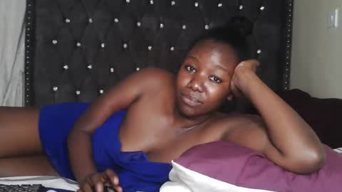 Snapshot of sexy_melanin11 chatting on September 18, 10:30 pm sexy_melanin11 online show from September 18, 10:30 pm