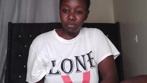 Snapshot of sexy_melanin11 chatting on September 29, 3:00 am sexy_melanin11 online show from September 29, 3:00 am