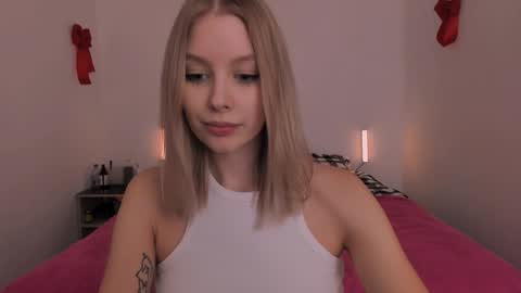 Snapshot of sexy_misses19 chatting on December 14, 5:25 pm Ellie Mia online show from December 14, 5:25 pm