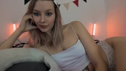 Snapshot of sexy_misses19 chatting on March 8, 5:09 pm Ellie Mia online show from March 8, 5:09 pm