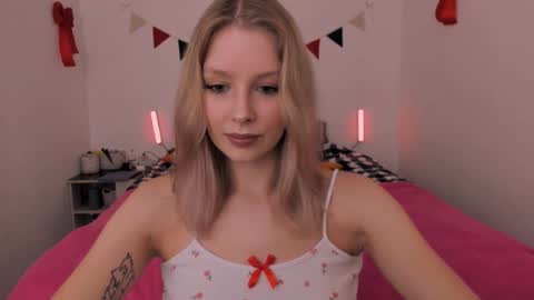 Snapshot of sexy_misses19 chatting on January 15, 4:11 pm Ellie Mia online show from January 15, 4:11 pm