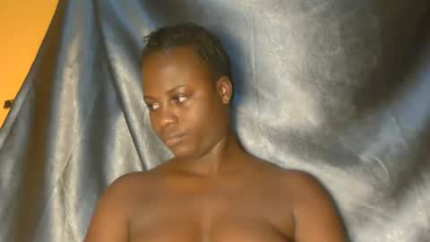 sexy_petitqueen online show from May 12, 4:10 am