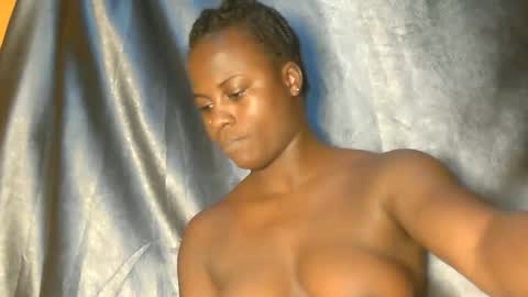 sexy_petitqueen online show from May 11, 4:25 am