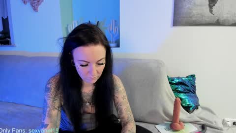 Snapshot of sexyariel15 chatting on December 17, 8:32 pm SexyAriel15 online show from December 17, 8:32 pm
