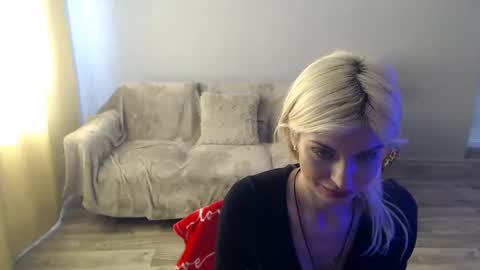 sexybeatriice online show from May 16, 7:22 am