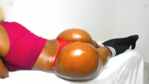 sexybootydoll online show from May 10, 1:18 am