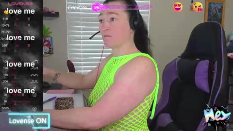 Snapshot of sexydistraction1 chatting on February 6, 5:09 pm  SexyDistraction  online show from February 6, 5:09 pm