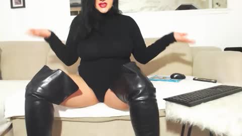 sexylady online show from February 12, 7:10 am