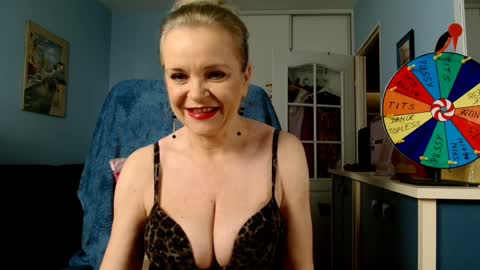 Jenny online show from December 14, 8:40 pm