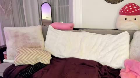 Peaches  Justin online show from February 25, 6:25 am