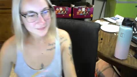 sexylexie93 online show from October 14, 2:36 am