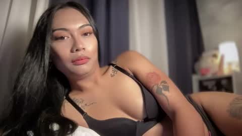 maxine online show from March 9, 9:45 am